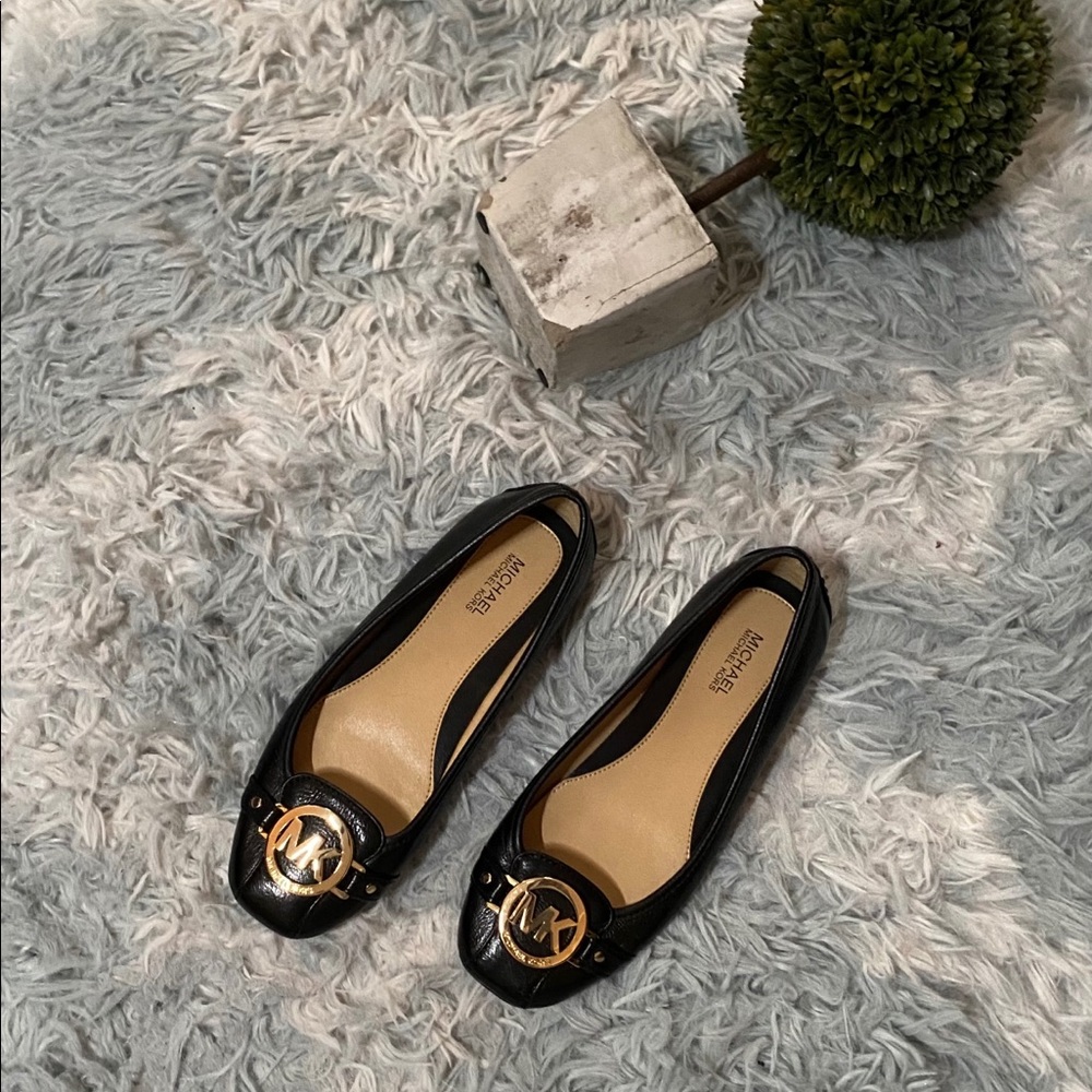 Women Michael Kors Flats